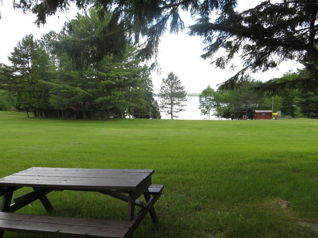 Bondi Village Cottage Resort Lake of Bays Exterior photo